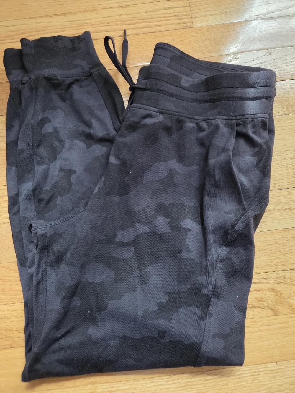 WOMENS LULULEMON BLACK/GRAY PATTERN WITH POCKETS ATHLETIC PANTS SIZE 10 (M)